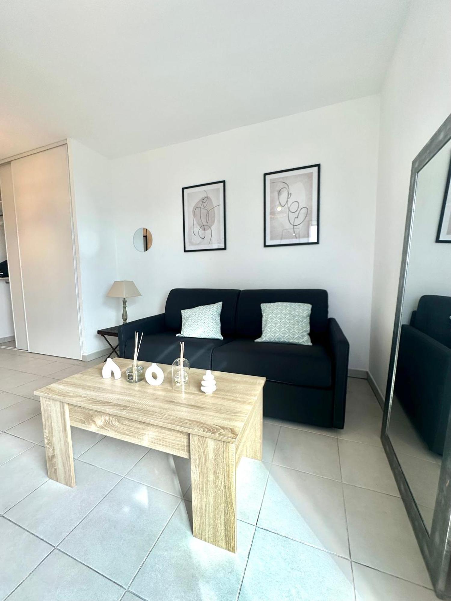 Cosy Studio Avec Parking Et Vue Feerique Ница Екстериор снимка